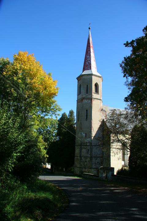 IMG_7609.JPG - Kostel svatého Jakuba v Práčově. Postaven koncem 14.století a dříve byl součástí rozsáhlého klášterního komplexu, který v roce 1421 pobořili chrudimští přívrženci husitů.