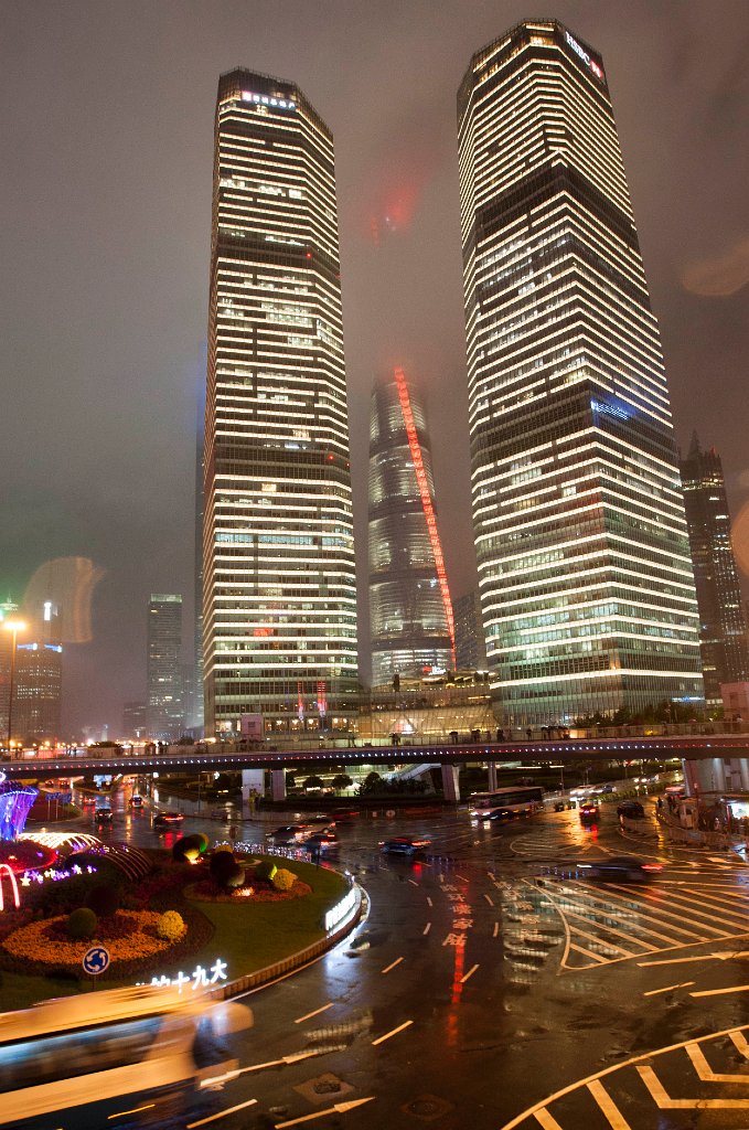 MIR_9183.jpg - Vzadu uprostřed Shanghai Tower, ještě bude zmíněna.