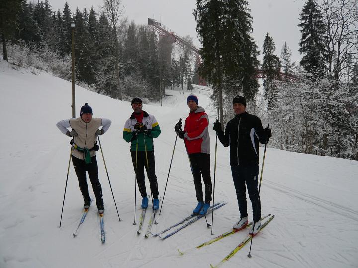 P1030446.JPG - Zkouška zdejších standartek, sešup střídá výšup.